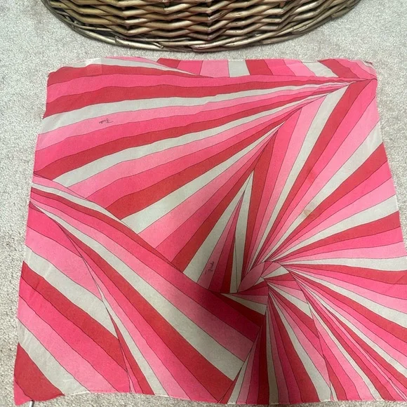 Vintage Pucci scarf - Picture 10 of 11